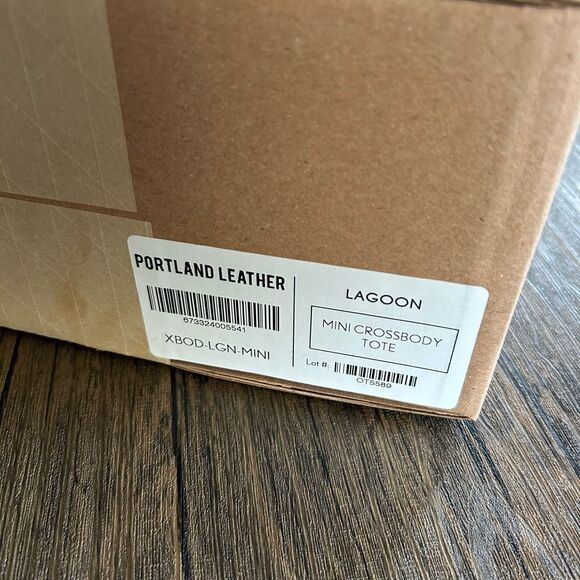 Portland Leather Crossbody Bag in Lagoon Blue - Picture 9 of 9